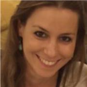 Profesora de piano por el Conservatorio superior de Música de Liceo